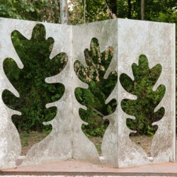 Oak Leaf Triptych <br/>
By Jim Galluci<br/>
<br/>
Purchased by Roswell Arts Fund. Located at Roswell Area Park, Playground